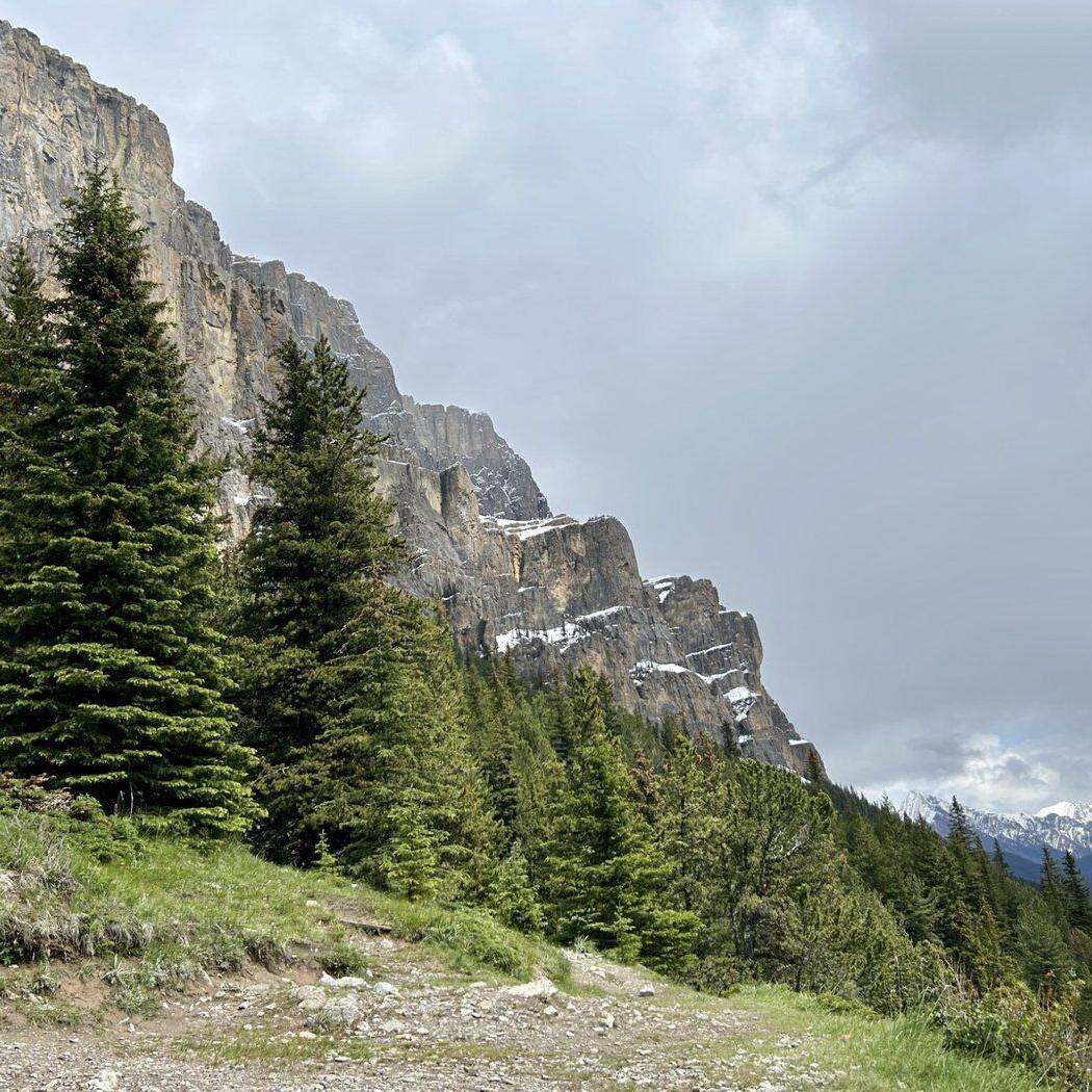 One dead, three hurt after rockfall hits hiking group at Banff ºÚÁϳԹÏÍø Park